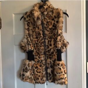 Dolce Cabo Leopard Print Faux Fur Vest in Tan and Black